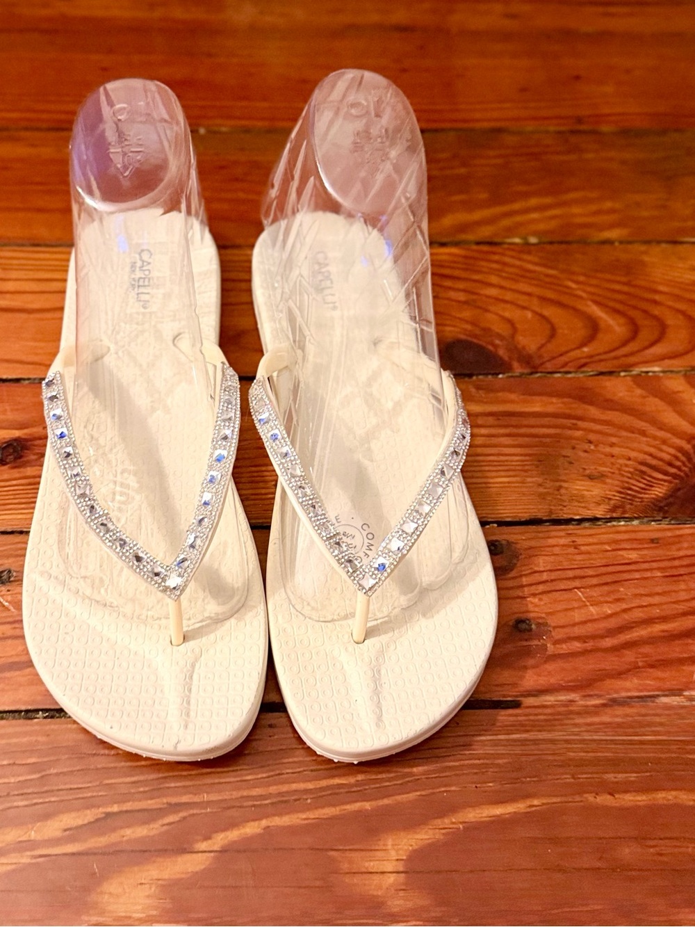 Capelli New York Ladies Flip Flops White with Rhinestones Size 11 New